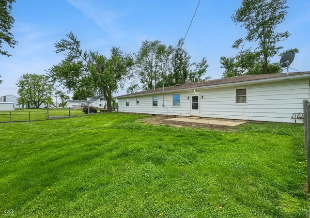 3rd image of 6421 S State Road 59, Clay City, IN 47841 | MLS# 22101548