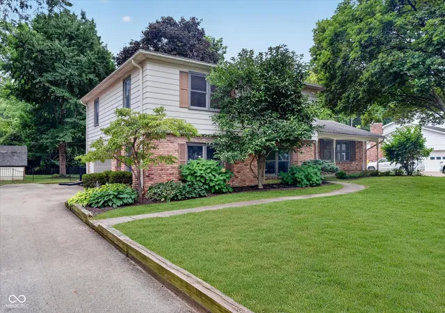 Photo 3 of Sale Pending at 665 Holliday Ln, Indianapolis, IN 46260 | MLS# 22101624 | Listing updated on 2026-09-25