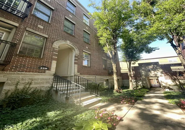 2nd image of 220 N Cleveland St #220C, Indianapolis, IN 46204 | MLS# 22101628