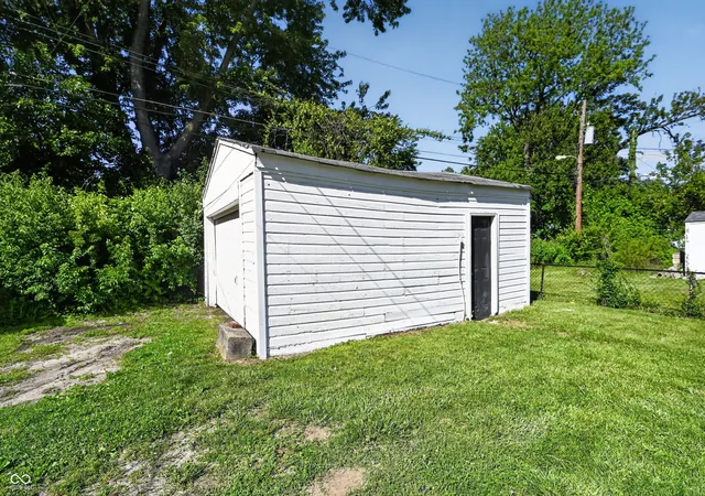 3rd image of 5936 Shimer Ave, Indianapolis, IN 46219 | MLS# 22101641