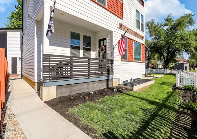 3rd image of 806 Shelby St, Indianapolis, IN 46203 | MLS# 22101704