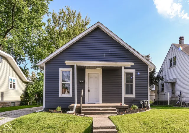 Photo 2 of Single family home for sale at 1525 W 5th Street, Anderson, IN 46016 | MLS# 22101713 | Listing updated on 2026-10-01