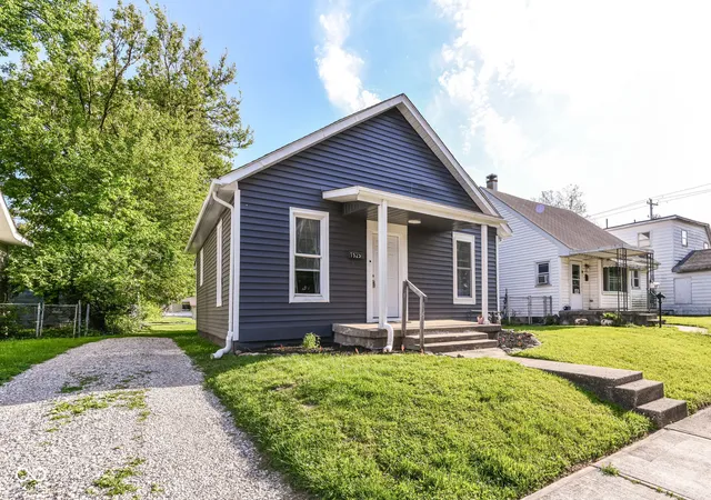 Photo 4 of Single family home for sale at 1525 W 5th Street, Anderson, IN 46016 | MLS# 22101713 | Listing updated on 2026-10-01