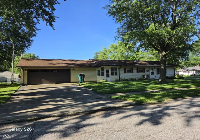 Photo 1 of Sale Pending at 423 W Janet Dr, Brownsburg, IN 46112 | MLS# 22101752 | Listing updated on 2026-09-12