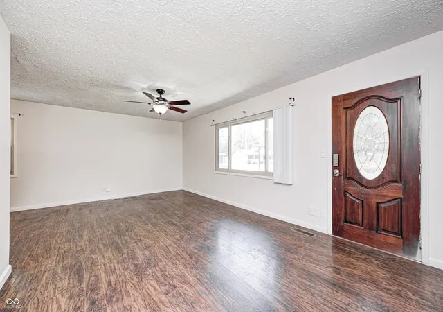 Photo 2 of Sale Pending at 423 W Janet Dr, Brownsburg, IN 46112 | MLS# 22101752 | Listing updated on 2026-09-12