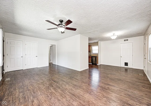 Photo 3 of Sale Pending at 423 W Janet Dr, Brownsburg, IN 46112 | MLS# 22101752 | Listing updated on 2026-09-12