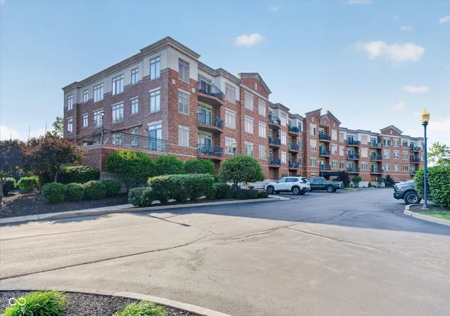 2nd image of 20971 Shoreline Ct #215, Noblesville, IN 46062 | MLS# 22101843