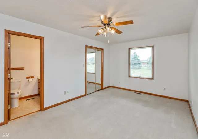 Photo 4 of Sale Pending at 811 S School St, Brownsburg, IN 46112 | MLS# 22101854 | Listing updated on 2026-09-24