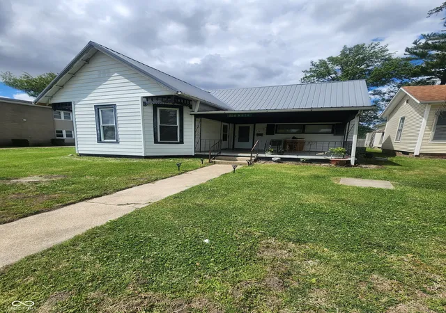 Homes for sale in Seymour, IN | 528 W 5Th St, Seymour, IN 47274 | MLS# 22101865
