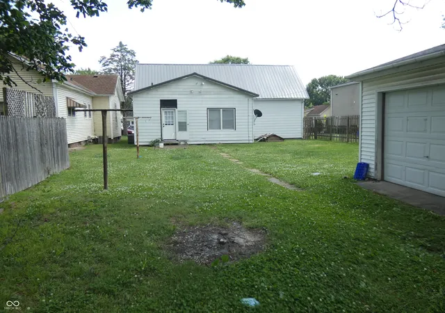 Homes for sale in Seymour, IN | 528 W 5Th St, Seymour, IN 47274 | MLS# 22101865
