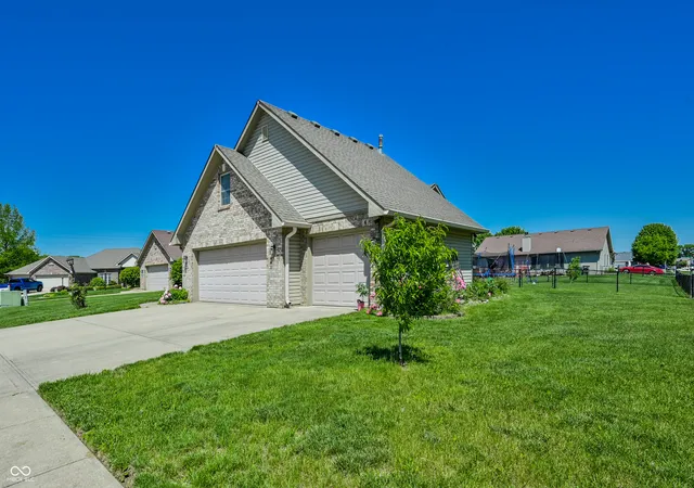 3rd image of 1404 Mahony Ct, Indianapolis, IN 46217 | MLS# 22101876