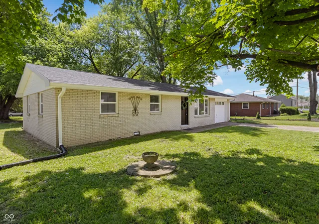Homes for sale in Columbus, IN | 5961 N 200 W, Columbus, IN 47201 | MLS# 22101892