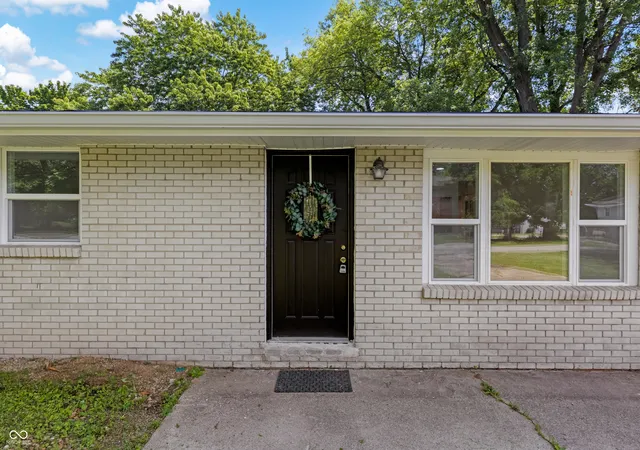 Homes for sale in Columbus, IN | 5961 N 200 W, Columbus, IN 47201 | MLS# 22101892