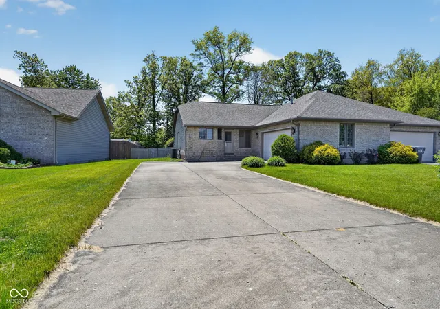 Photo 2 of Sale Pending at 8307 W Ashford Ln, Muncie, IN 47304 | MLS# 22101900 | Listing updated on 2026-09-15
