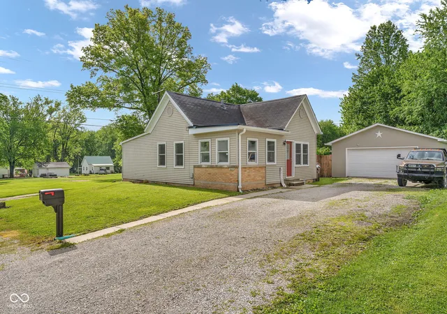Single family home for sale at 422 W Center St, Brazil, IN 47834 | MLS# 22101925
