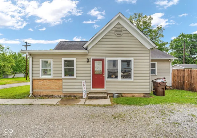 Photo 2 of Single family home for sale at 422 W Center St, Brazil, IN 47834 | MLS# 22101925 | Listing updated on 2026-09-26