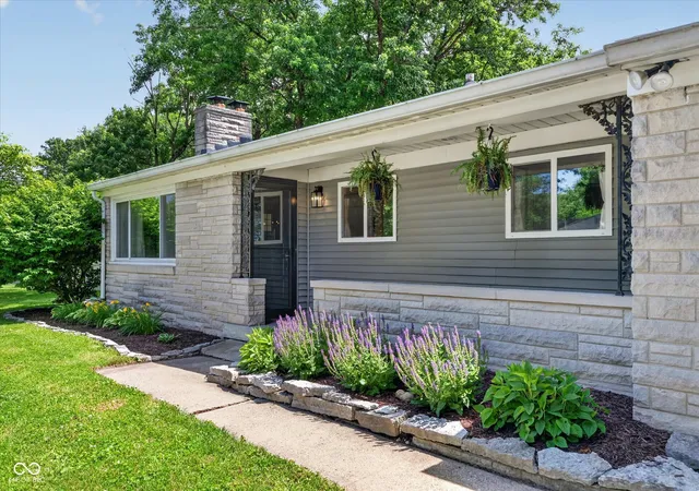 2nd image of 3513 Circle Blvd, Indianapolis, IN 46220 | MLS# 22101930