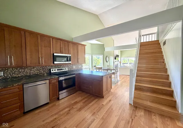 3rd image of 9545 S Harbour Pointe Dr #94, Bloomington, IN 47401 | MLS# 22101933
