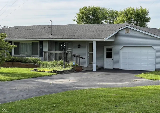 Photo 3 of Single family home for sale at 1670 W Old Waynetown Rd, Crawfordsville, IN 47933 | MLS# 22101942 | Listing updated on 2026-07-13