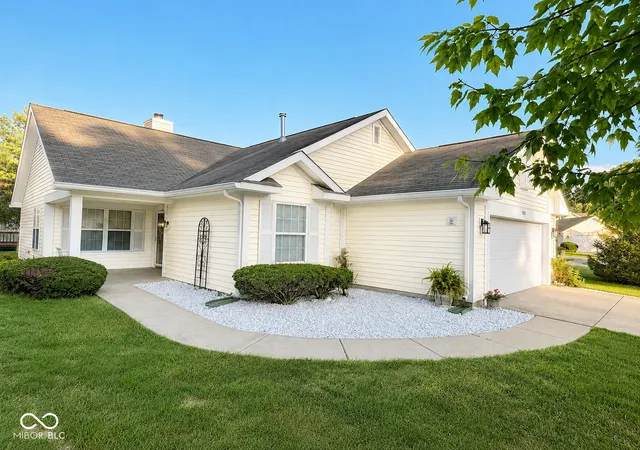 1st image of 7335 Brackenwood Cir S, Indianapolis, IN 46260 | MLS# 22101977