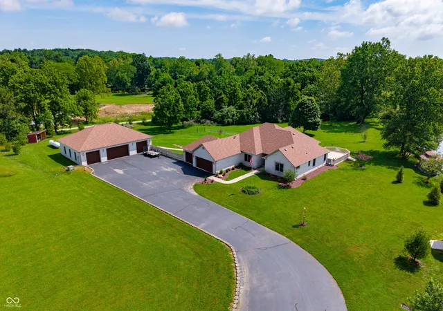 Homes for sale in Trafalgar, IN | 6861 S Nineveh Rd, Trafalgar, IN 46181 | MLS# 22101981