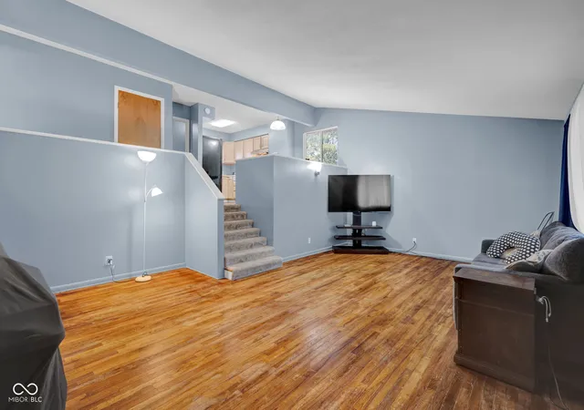 3rd image of 3042 Fairlawn Dr, Columbus, IN 47203 | MLS# 22102006