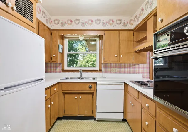 5th image of 705 Oxford Rd, Anderson, IN 46012 | MLS# 22102014