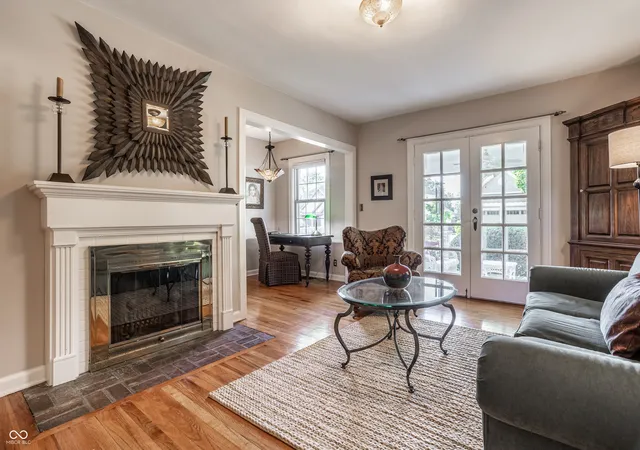 4th image of 385 S Sixth St, Zionsville, IN 46077 | MLS# 22102031