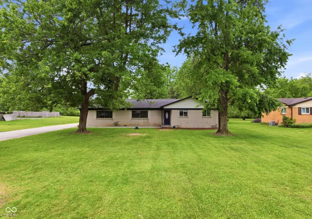 2nd image of 5023 Shelbyville Rd, Indianapolis, IN 46237 | MLS# 22102046