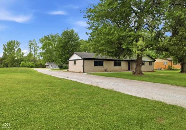 3rd image of 5023 Shelbyville Rd, Indianapolis, IN 46237 | MLS# 22102046