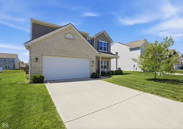 Homes for sale in Columbus, IN | 2023 Glenmoor Dr, Columbus, IN 47201 | MLS# 22102067