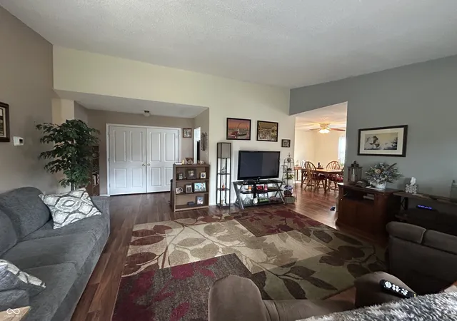 Homes for sale in Columbus, IN | 2735 Prosperity Dr, Columbus, IN 47201 | MLS# 22102154