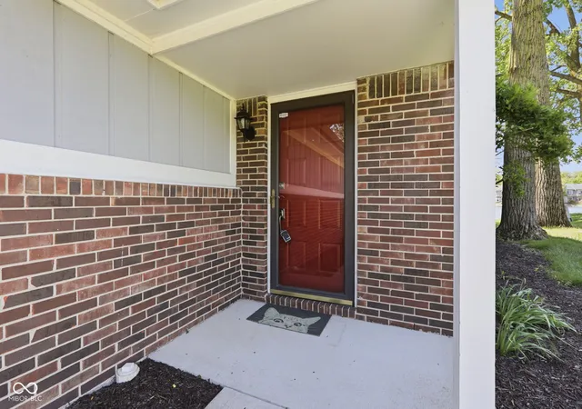 2nd image of 3189 Sandpiper North Dr, Indianapolis, IN 46268 | MLS# 22102186