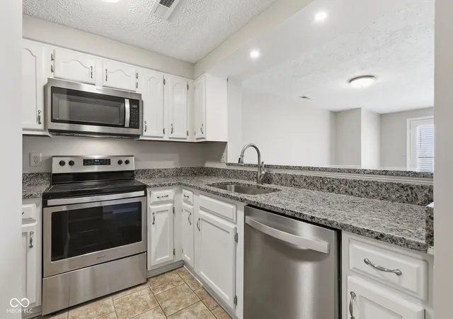 5th image of 3189 Sandpiper North Dr, Indianapolis, IN 46268 | MLS# 22102186