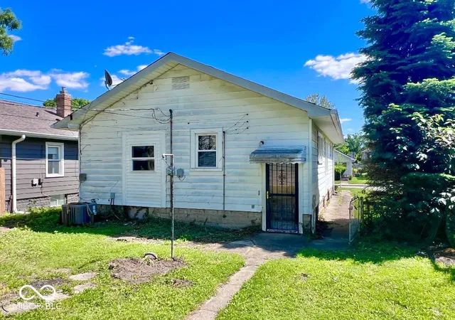 3rd image of 5222 E Saint Clair St, Indianapolis, IN 46219 | MLS# 22102217