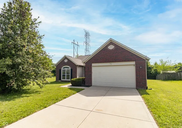 Photo 3 of Single family home for sale at 11453 Cosmo Ct, Indianapolis, IN 46229 | MLS# 22102220 | Listing updated on 2026-08-14