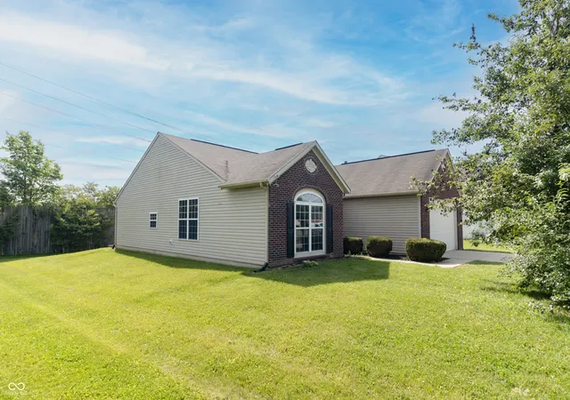 Photo 3 of Single family home for sale at 11453 Cosmo Ct, Indianapolis, IN 46229 | MLS# 22102220 | Listing updated on 2026-08-14