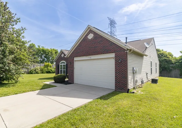 Photo 4 of Single family home for sale at 11453 Cosmo Ct, Indianapolis, IN 46229 | MLS# 22102220 | Listing updated on 2026-08-14