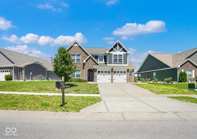 Homes for sale in Greenwood, IN | 992 Cherry Tree Ln, Greenwood, IN 46143 | MLS# 22102321