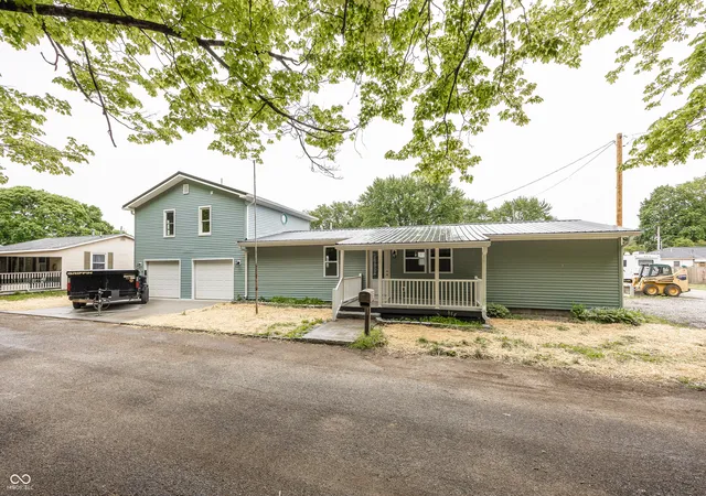 Homes for sale in Knightstown, IN | 611 N Franklin St, Knightstown, IN 46148 | MLS# 22102326