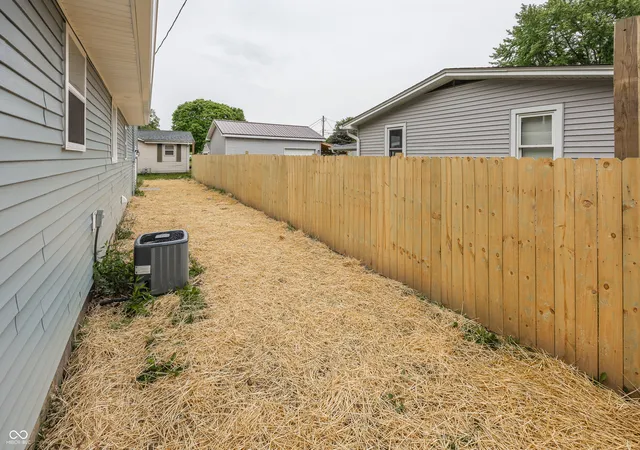 Homes for sale in Knightstown, IN | 611 N Franklin St, Knightstown, IN 46148 | MLS# 22102326