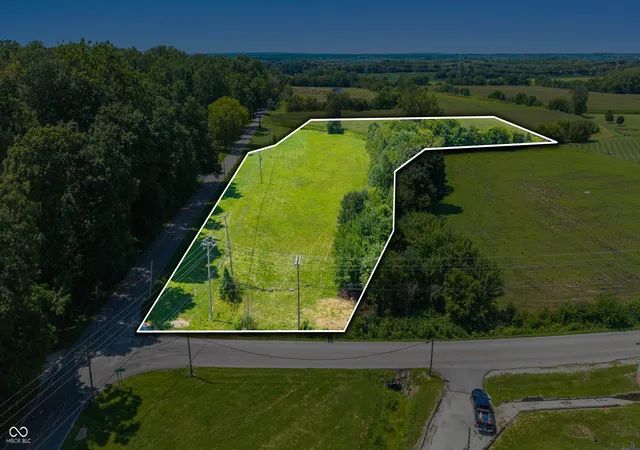 2nd image of 6050 W Smokey Row Rd, Greenwood, IN 46143 | MLS# 22102424