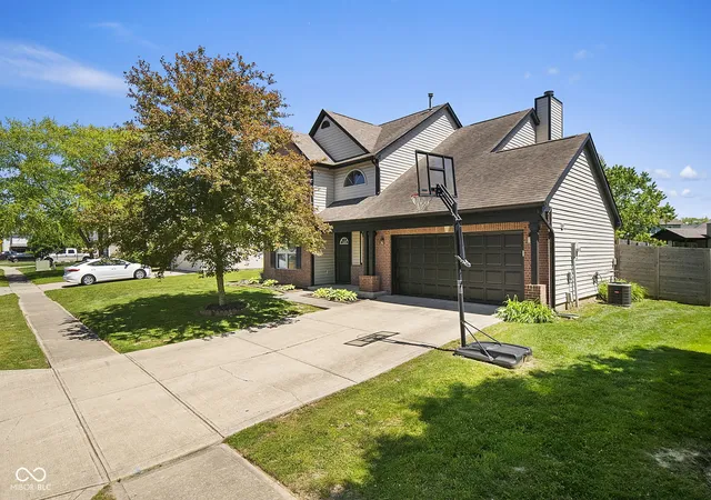Photo 4 of Single family home for sale at 7793 Cobblesprings Dr, Avon, IN 46123 | MLS# 22102449 | Listing updated on 2026-09-18