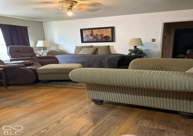 Photo 3 of Single family home for sale at 918 Maplewood Ave, Anderson, IN 46012 | MLS# 22102482 | Listing updated on 2026-10-15