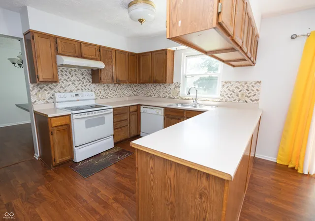 2nd image of 6037 Mcclellan Ct, Indianapolis, IN 46254 | MLS# 22102538