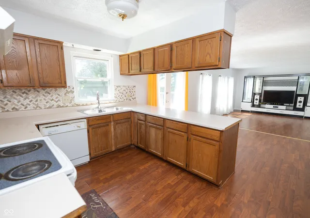 3rd image of 6037 Mcclellan Ct, Indianapolis, IN 46254 | MLS# 22102538