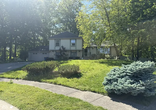 1st image of 10676 Oakwood Ct, Carmel, IN 46033 | MLS# 22102541