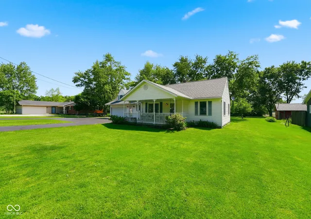 2nd image of 114 N Cook Rd, Muncie, IN 47303 | MLS# 22102673