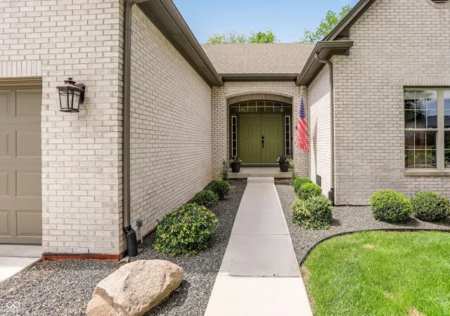 3rd image of 4300 Tally Ho Cir, Zionsville, IN 46077 | MLS# 22102677