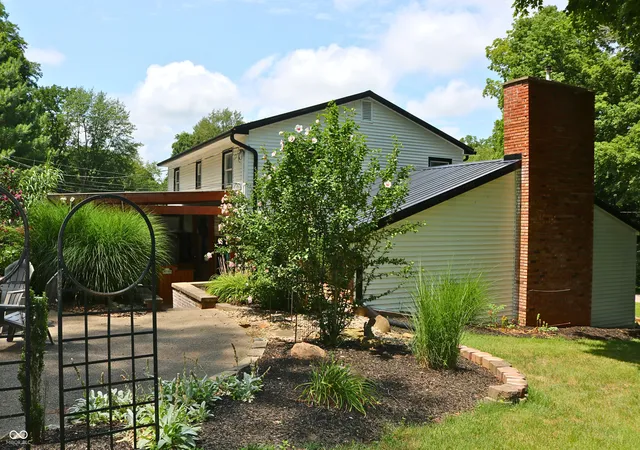 Homes for sale in Crawfordsville, IN | 1 Locust Hl, Crawfordsville, IN 47933 | MLS# 22102679